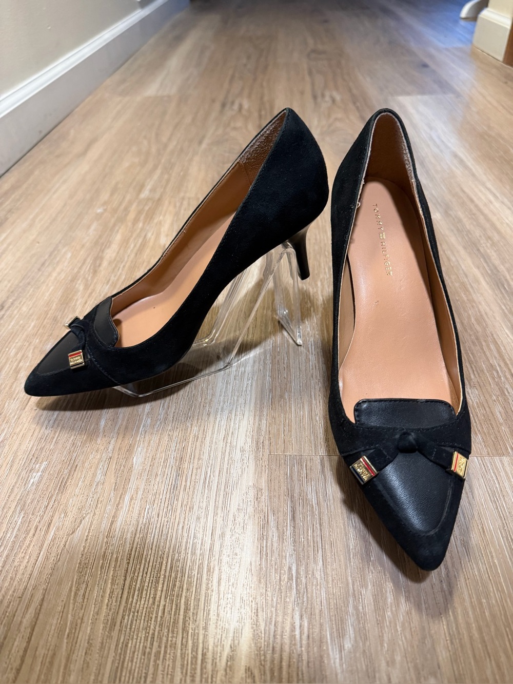 Tommy Hilfiger Black Suede Pointed Toe Bow Pumps Size 7M